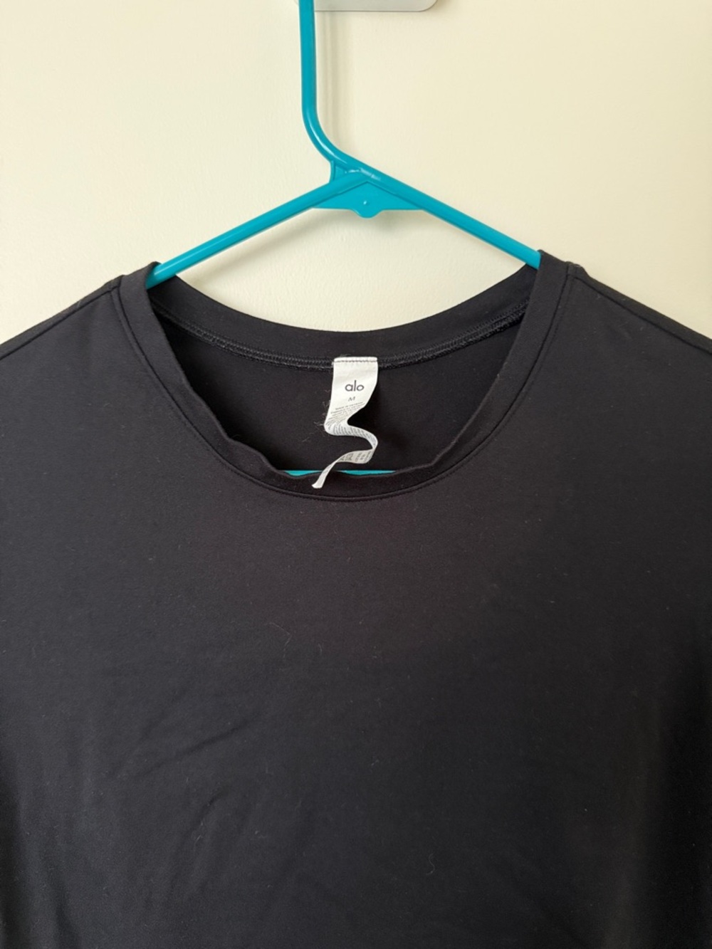 ALO Yoga Black Cropped Crew Tee - Picture 2 of 5